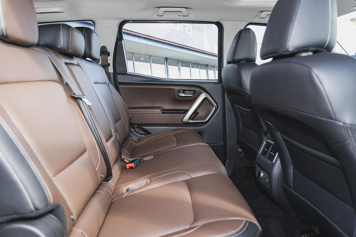 2024 Mahindra Scorpio Z8L