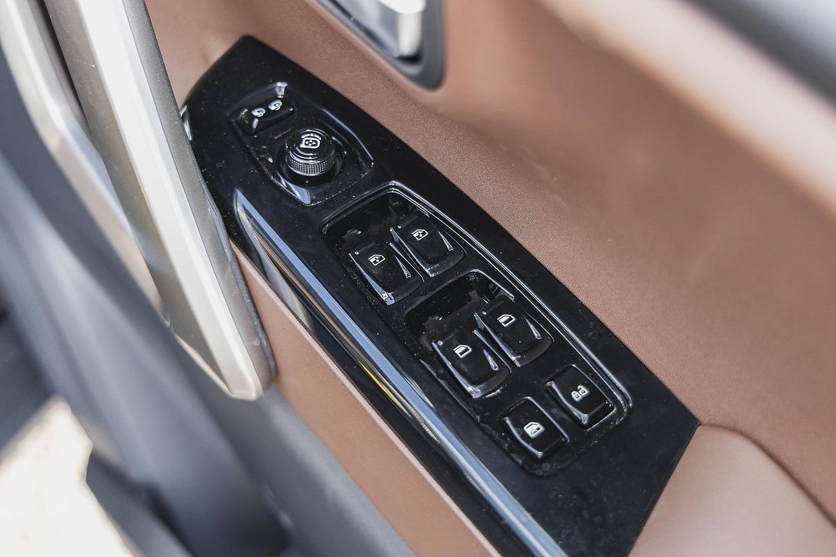 2024 Mahindra Scorpio Z8L