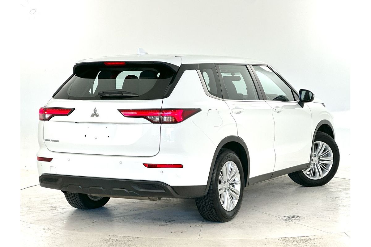 2024 Mitsubishi Outlander ES ZM