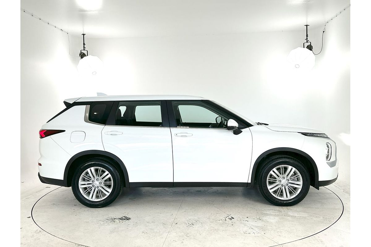 2024 Mitsubishi Outlander ES ZM