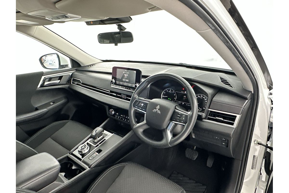 2024 Mitsubishi Outlander ES ZM