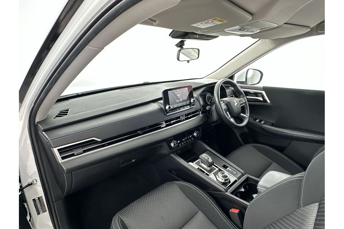 2024 Mitsubishi Outlander ES ZM