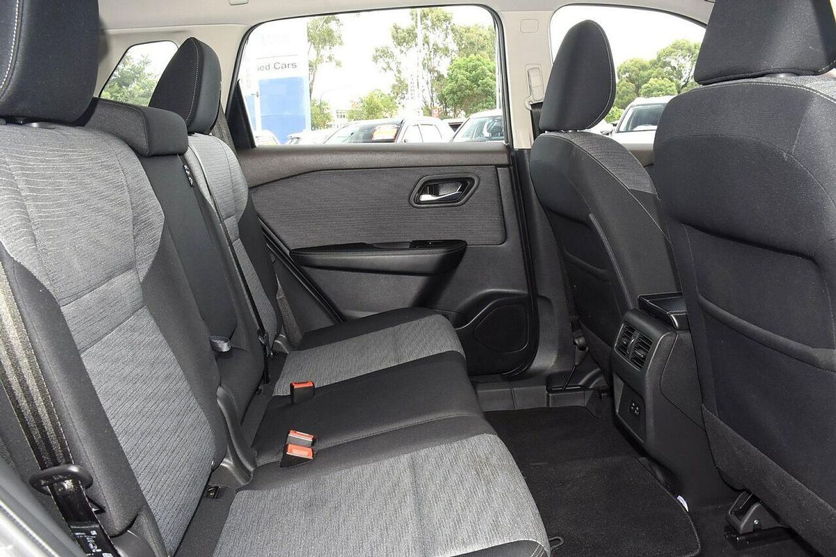 2024 Nissan X-TRAIL ST T33