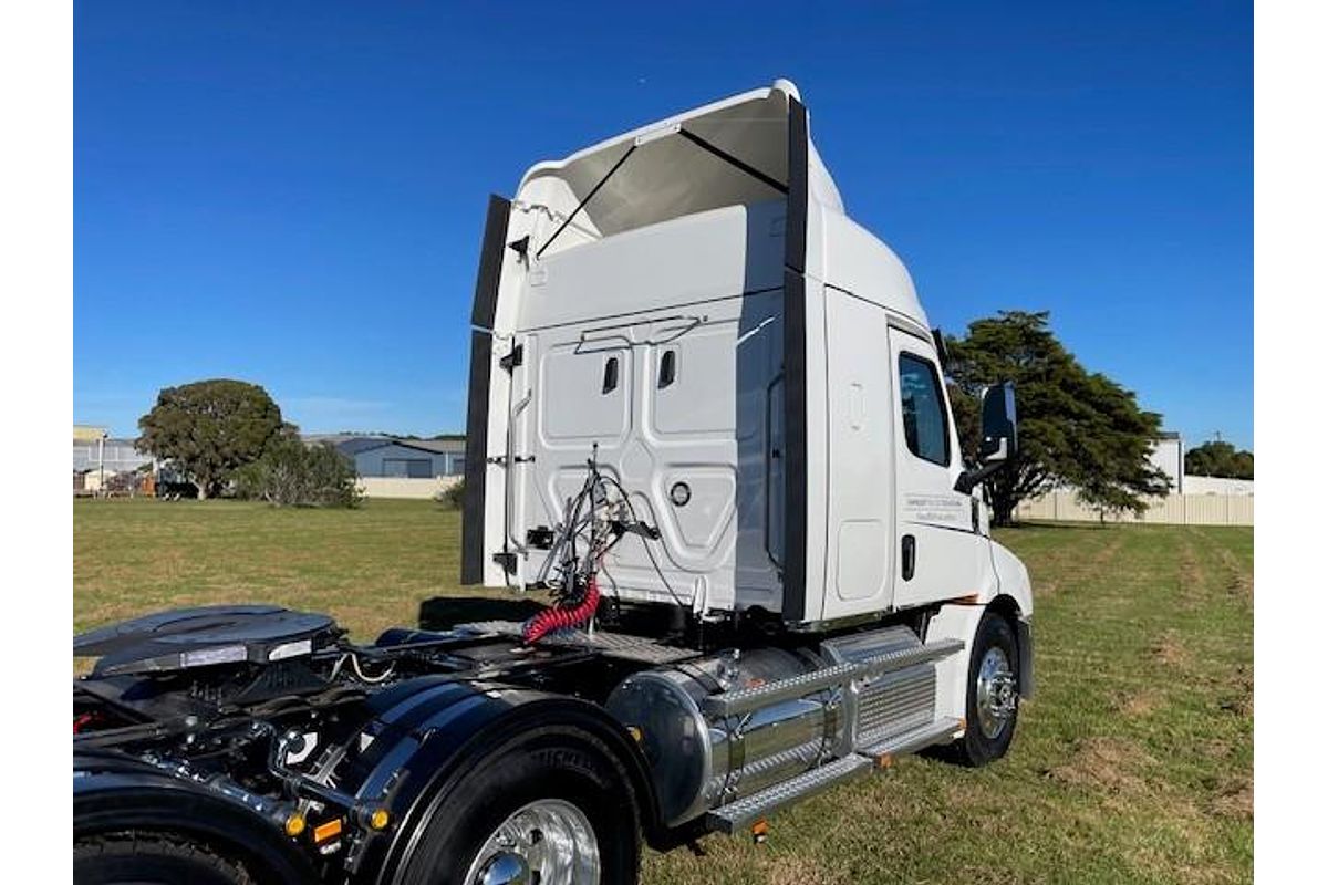 2023 Freightliner Cascadia 116
