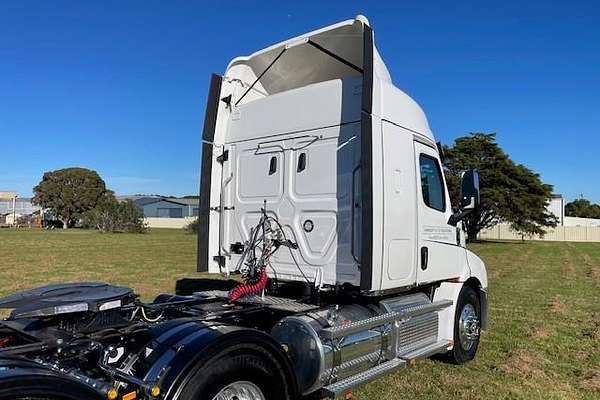 2023 Freightliner Cascadia 116
