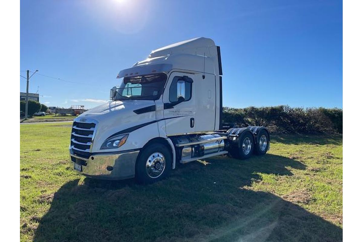 2023 Freightliner Cascadia 116
