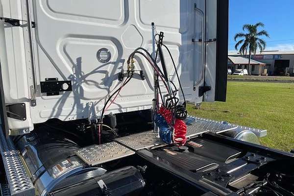 2023 Freightliner Cascadia 116