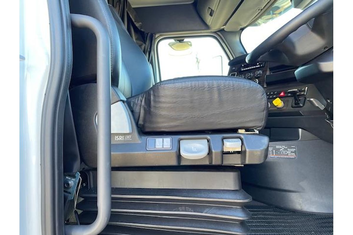 2023 Freightliner Cascadia 116
