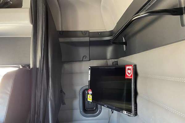 2023 Freightliner Cascadia 116