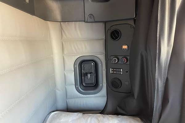 2023 Freightliner Cascadia 116