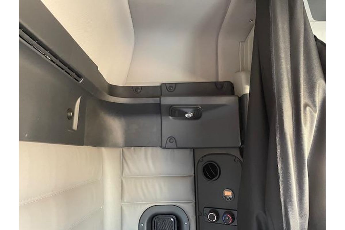 2023 Freightliner Cascadia 116