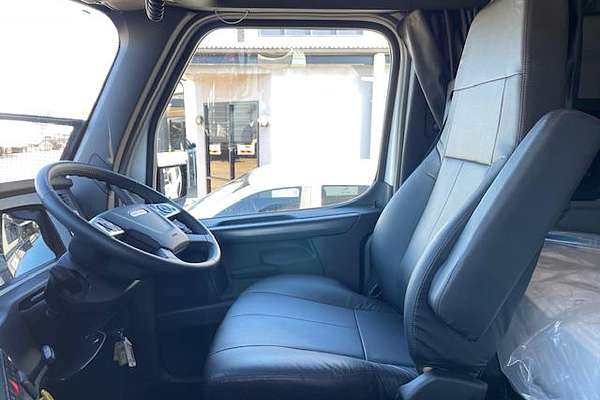 2023 Freightliner Cascadia 116