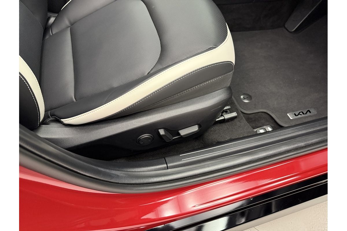 2024 Kia K4 GT-Line CL4m