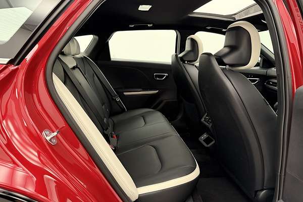 2024 Kia K4 GT-Line CL4m