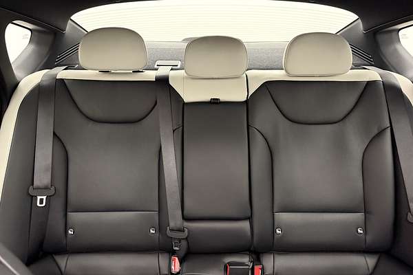 2024 Kia K4 GT-Line CL4m