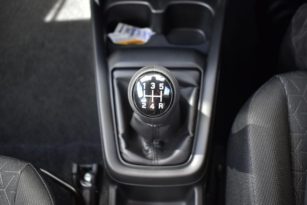 2025 Suzuki Swift Hybrid UZ