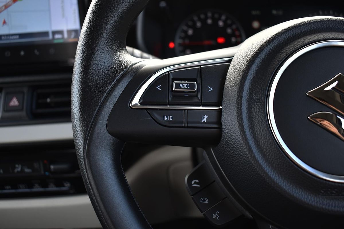 2025 Suzuki Swift Hybrid UZ