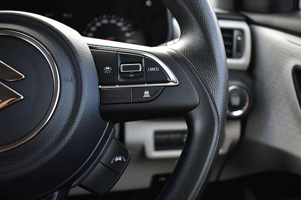 2025 Suzuki Swift Hybrid UZ