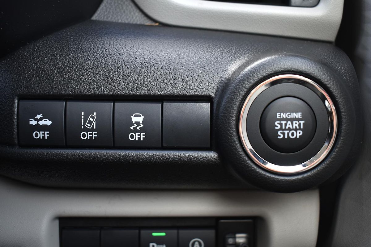 2025 Suzuki Swift Hybrid UZ