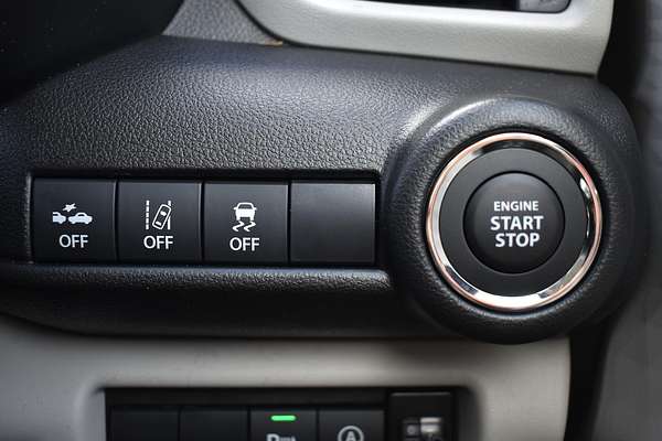 2025 Suzuki Swift Hybrid UZ