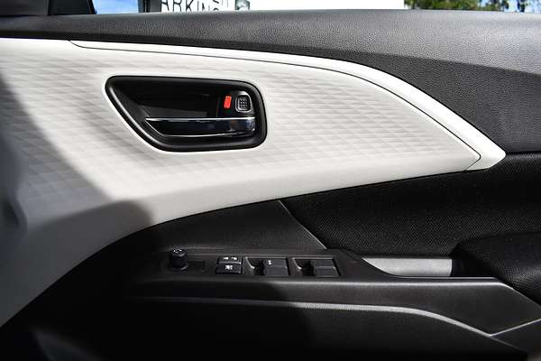 2025 Suzuki Swift Hybrid UZ