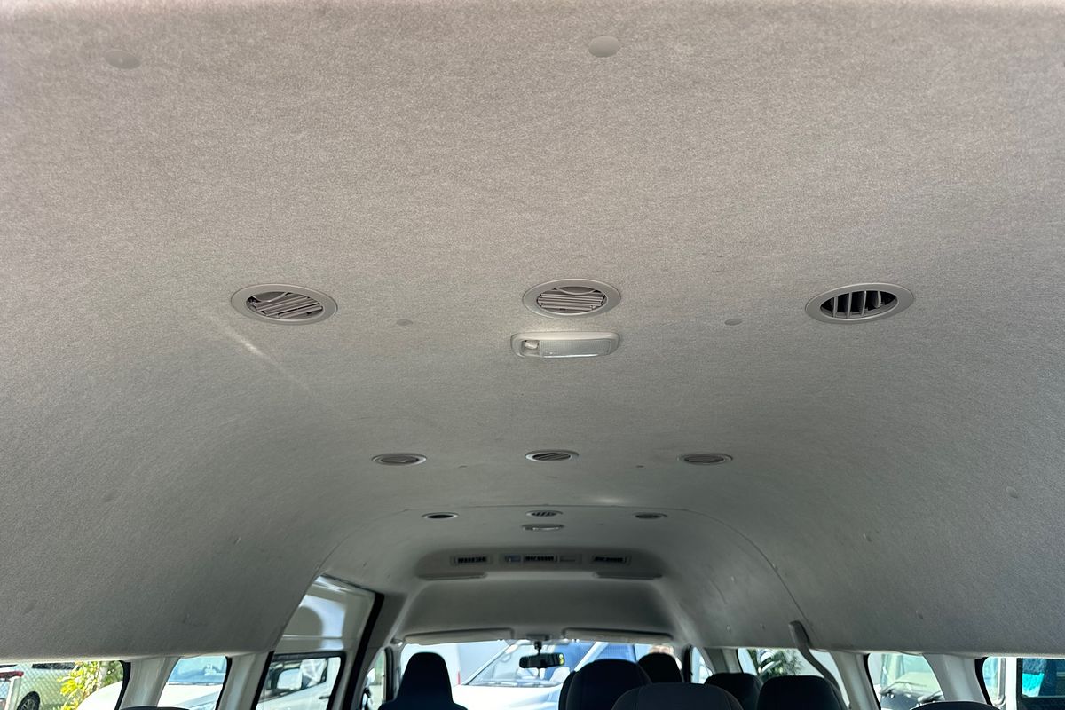 2018 Toyota Hiace Commuter KDH223R