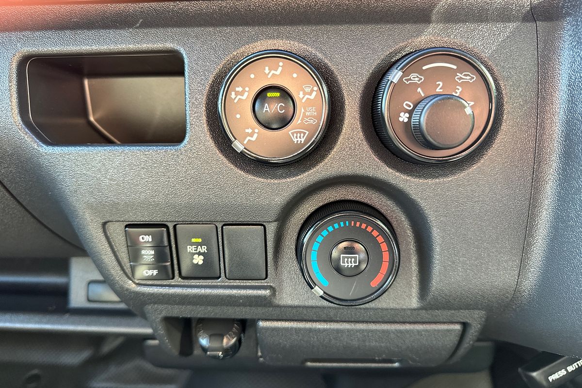 2018 Toyota Hiace Commuter KDH223R