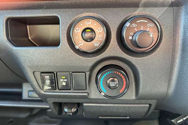 2018 Toyota Hiace Commuter KDH223R