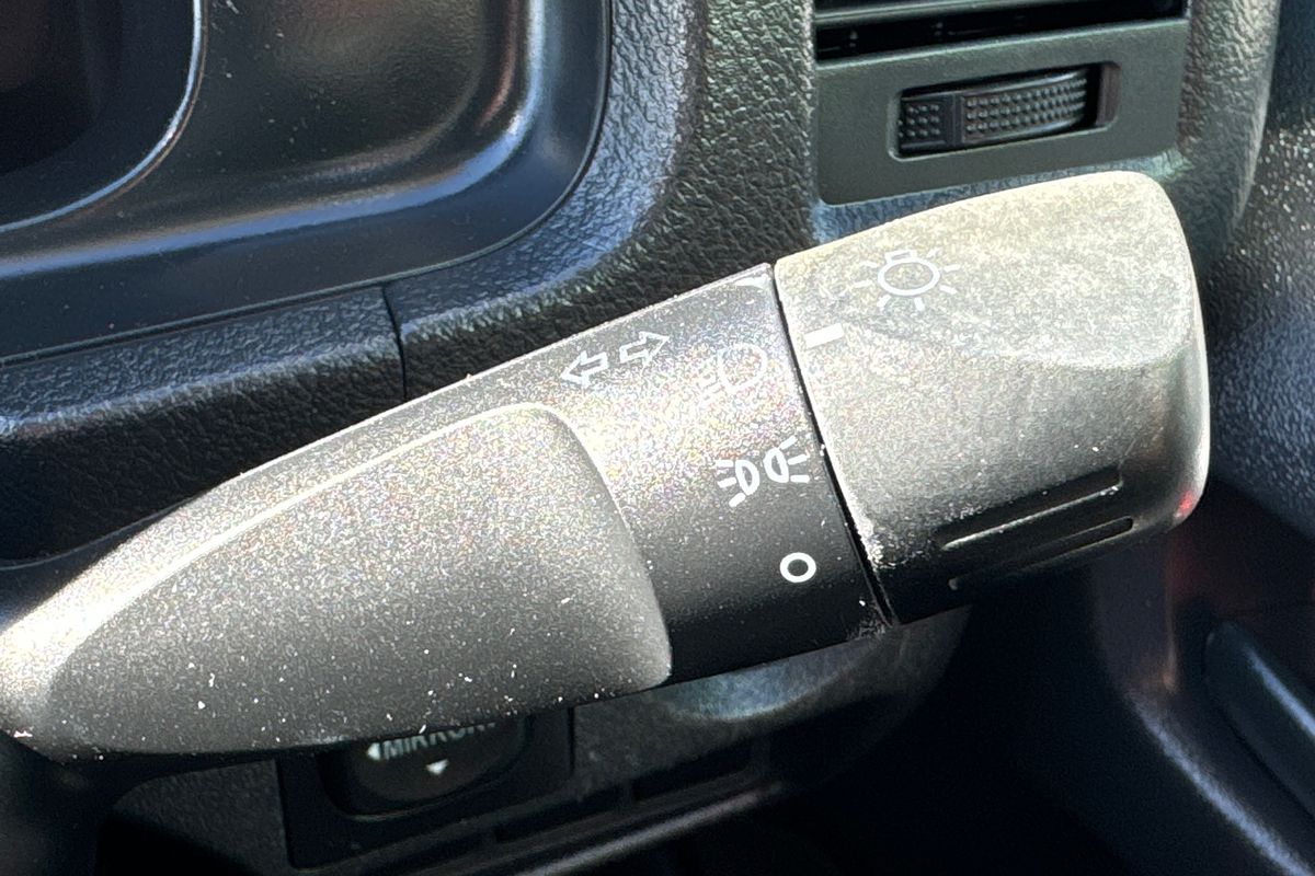 2018 Toyota Hiace Commuter KDH223R