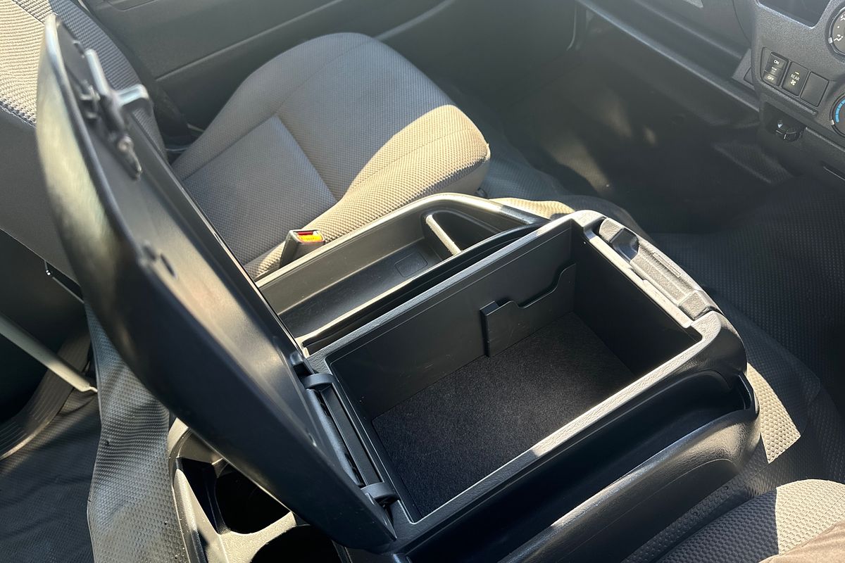2018 Toyota Hiace Commuter KDH223R