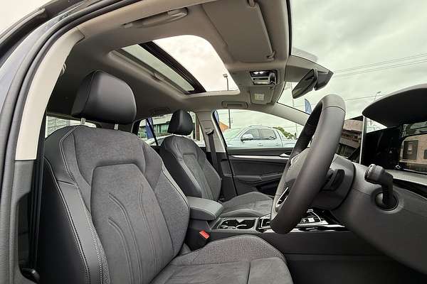 2025 Volkswagen Golf 110TSI Style 8.5