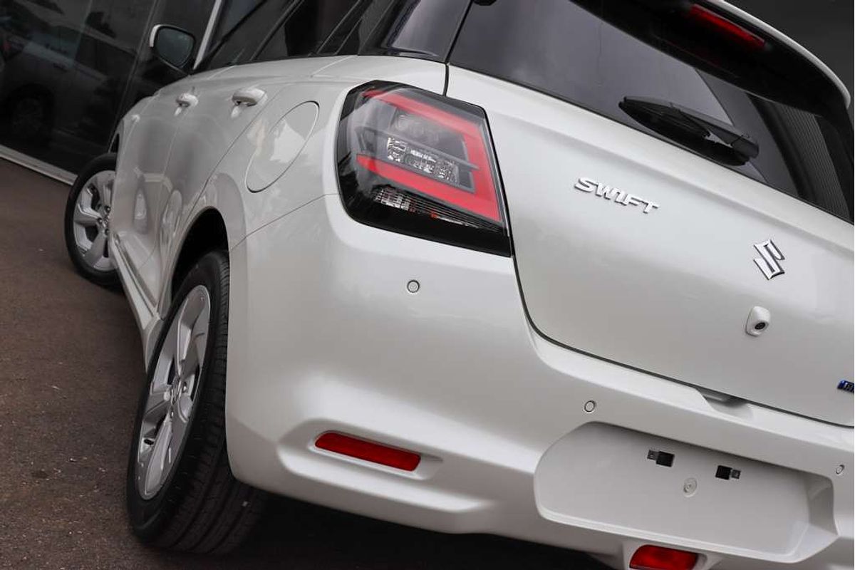 2025 Suzuki Swift Hybrid Plus UZ