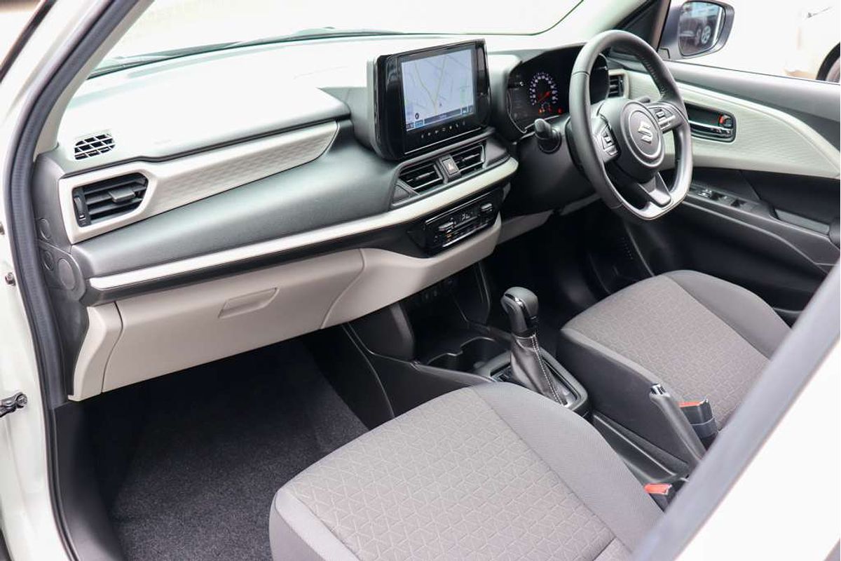 2025 Suzuki Swift Hybrid Plus UZ