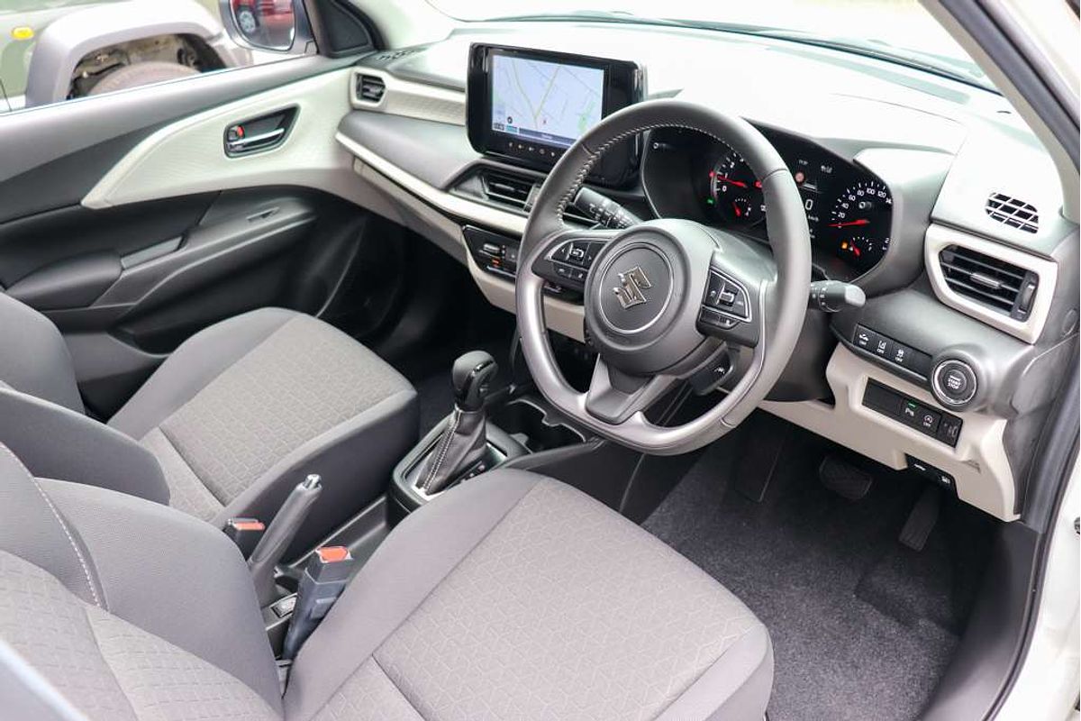 2025 Suzuki Swift Hybrid Plus UZ