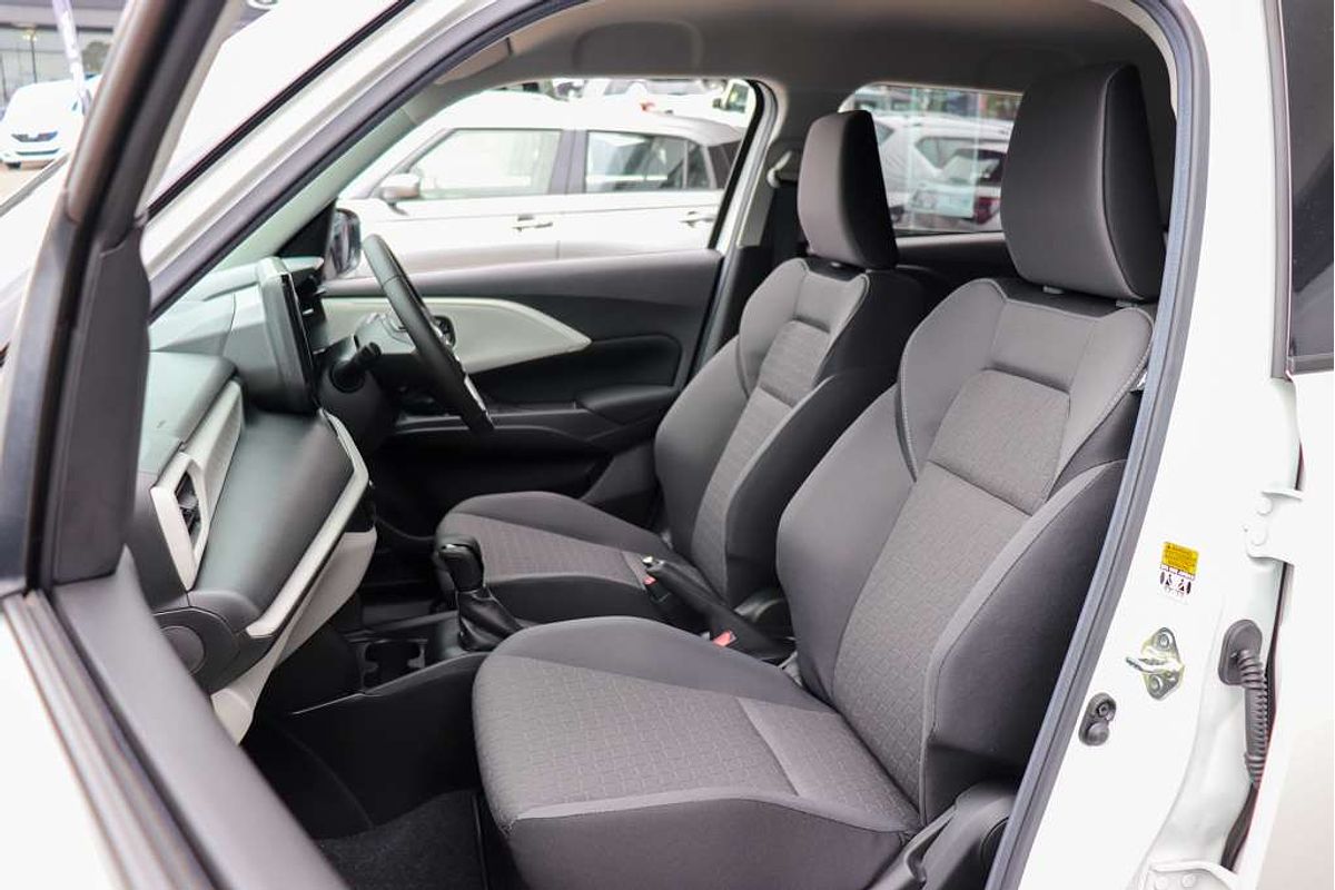 2025 Suzuki Swift Hybrid Plus UZ