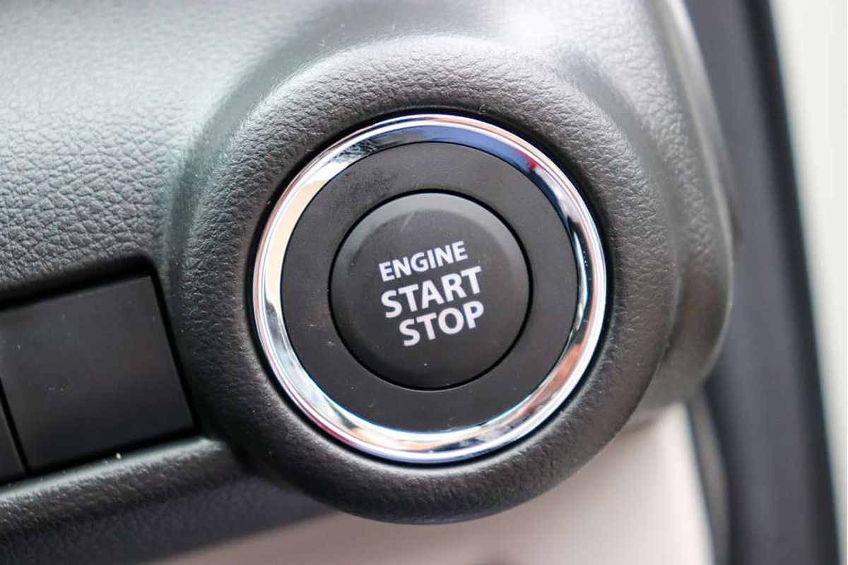 2025 Suzuki Swift Hybrid Plus UZ