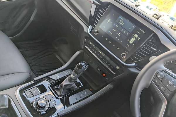 2025 Isuzu MU-X X-TERRAIN