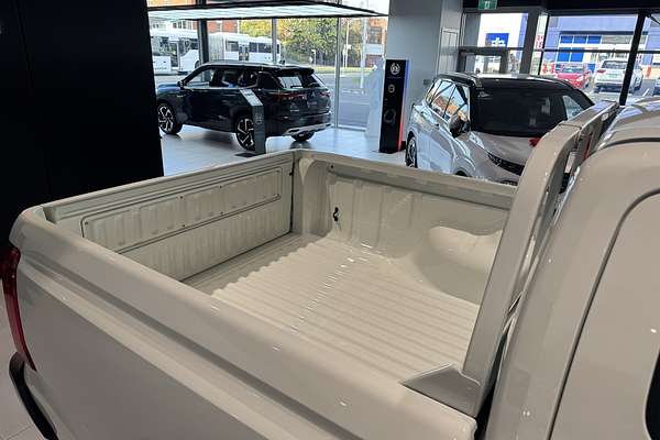 2024 Mitsubishi Triton GLX MV 4X4