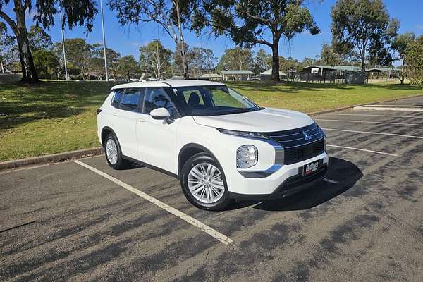 2024 Mitsubishi Outlander ES ZM