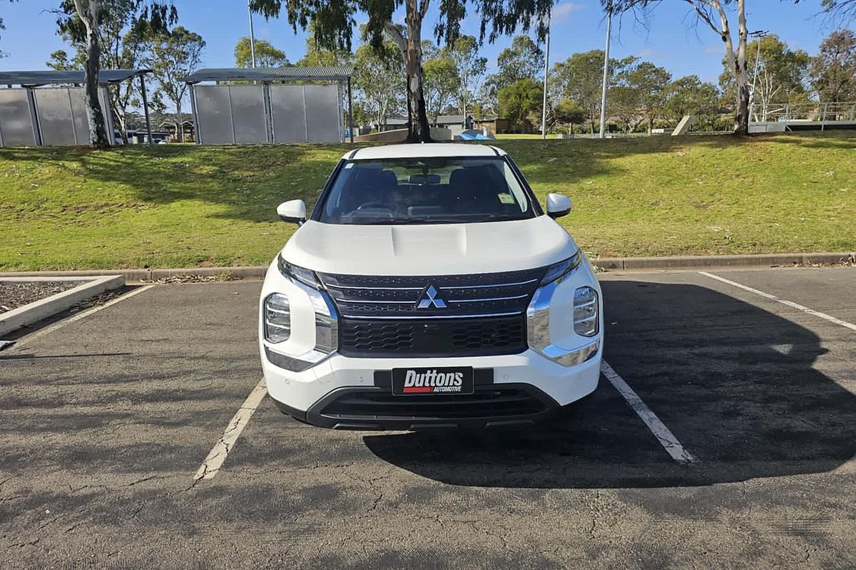 2024 Mitsubishi Outlander ES ZM