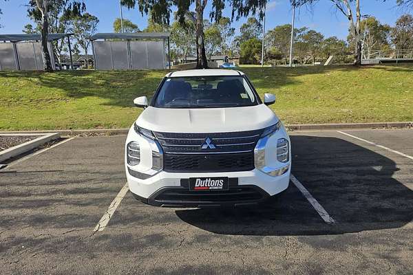 2024 Mitsubishi Outlander ES ZM