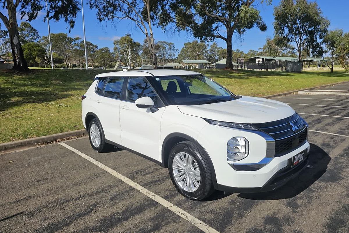 2024 Mitsubishi Outlander ES ZM