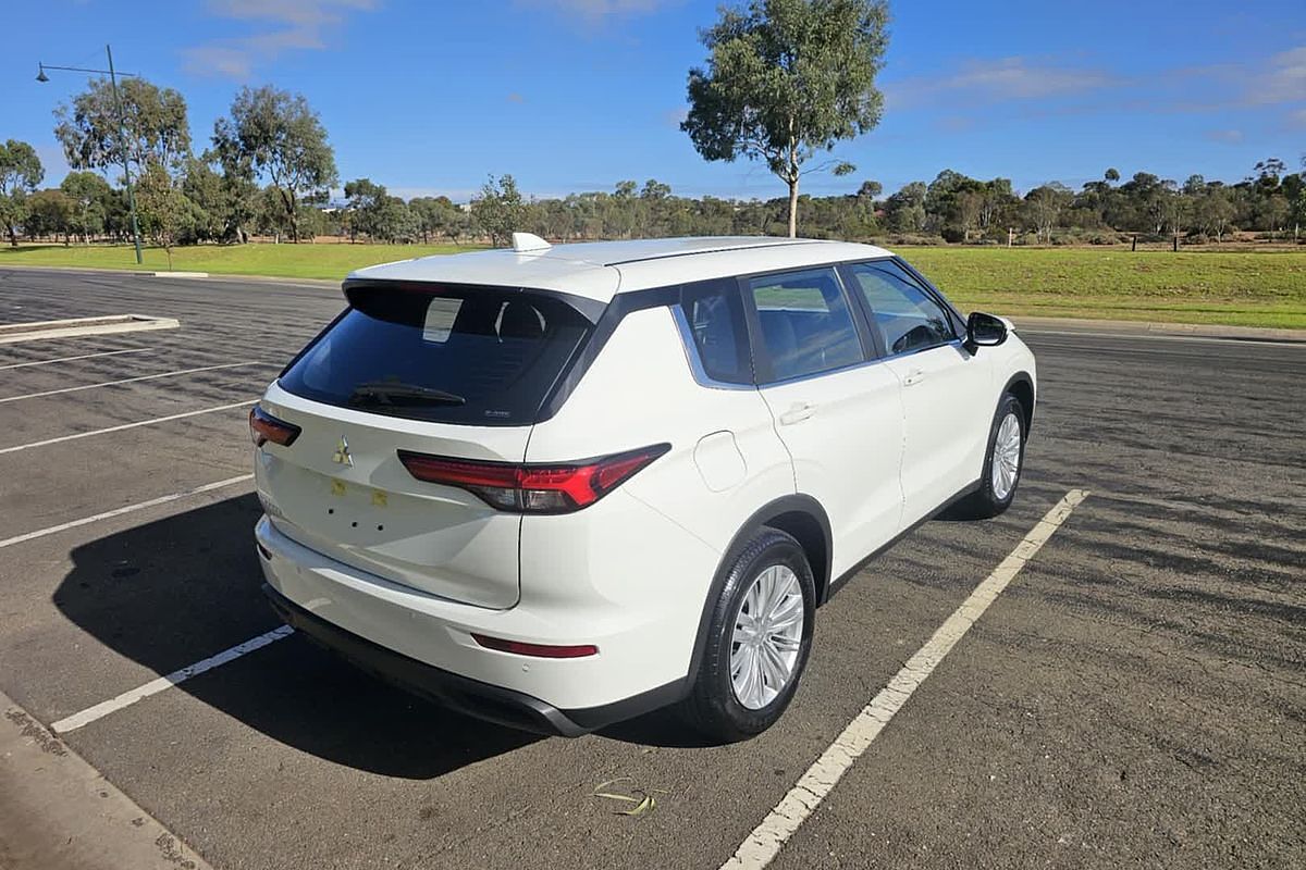 2024 Mitsubishi Outlander ES ZM