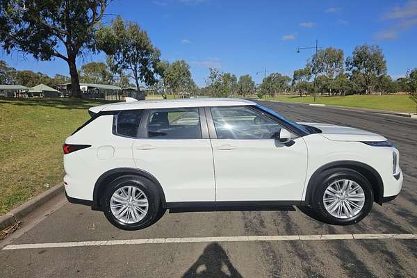 2024 Mitsubishi Outlander ES ZM