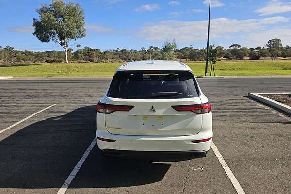2024 Mitsubishi Outlander ES ZM