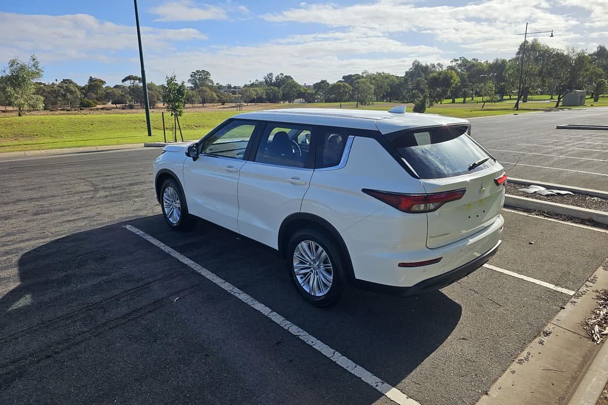 2024 Mitsubishi Outlander ES ZM