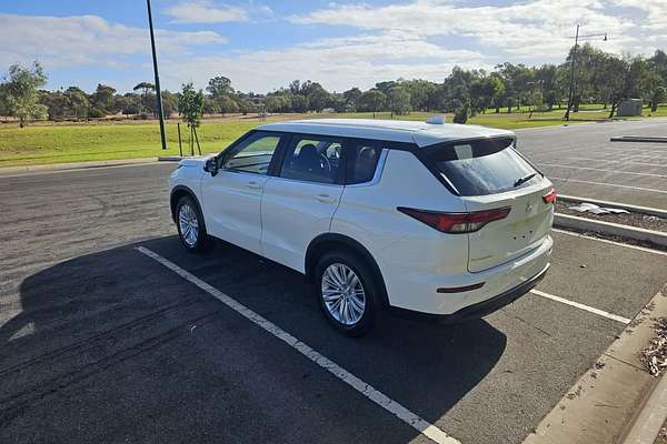 2024 Mitsubishi Outlander ES ZM