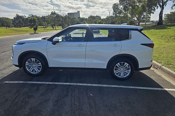 2024 Mitsubishi Outlander ES ZM