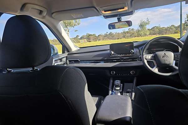2024 Mitsubishi Outlander ES ZM
