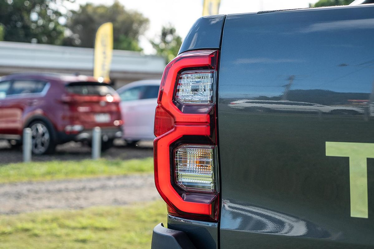 2025 Toyota Hilux SR5 48V GUN126R 4X4